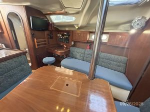 salon, Hunter 376, sailboat for sale