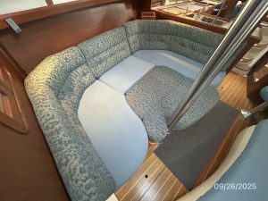 salon, Hunter 376, sailboat for sale