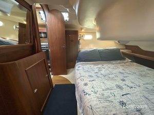 bed, Hunter 376, sailboat for sale