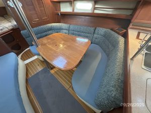 salon, Hunter 376, sailboat for sale