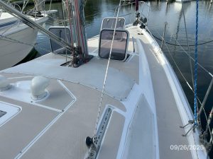 deck, Hunter 376, sailboat for sale