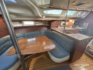 salon, Hunter 376, sailboat for sale