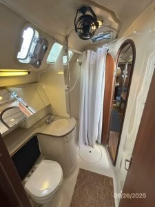 bath, Hunter 376, sailboat for sale