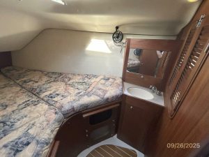 bed, Hunter 376, sailboat for sale