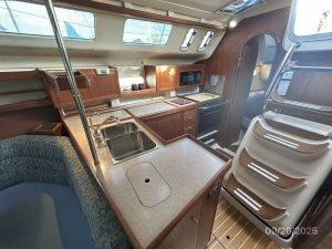 salon, Hunter 376, sailboat for sale