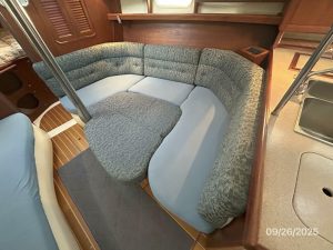 salon, Hunter 376, sailboat for sale