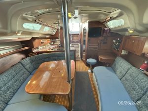 salon, Hunter 376, sailboat for sale