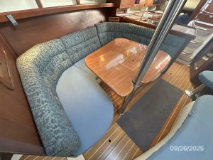salon, Hunter 376, sailboat for sale