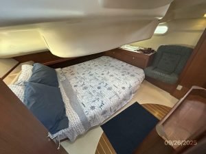 bed, Hunter 376, sailboat for sale