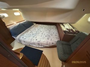 bed, Hunter 376, sailboat for sale