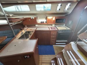 interior, Hunter 376, sailboat for sale