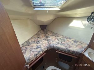 bed, Hunter 376, sailboat for sale