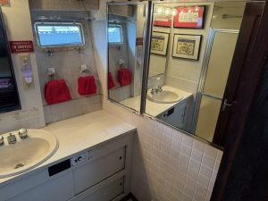 bath, Hatteras 37 Convertible, trawler for sale