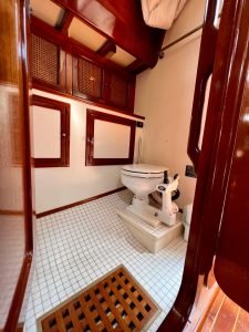 bath, Cherubini, sailboat for sale