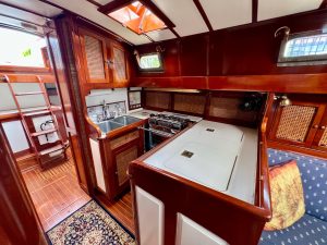 interior, Cherubini, sailboat for sale