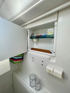 bath, Lagoon 380, catamaran for sale