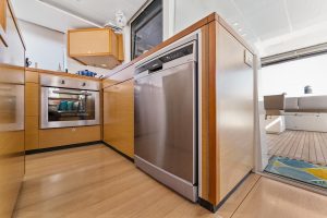 salon, Lagoon 560, catamaran for sale