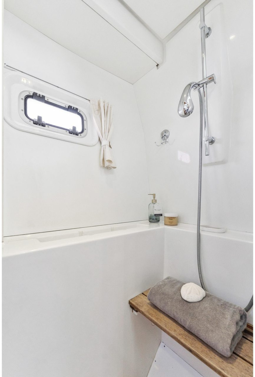 bath, Lagoon 560, catamaran for sale