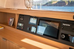 helm, Bali 5.8, catamaran for sale
