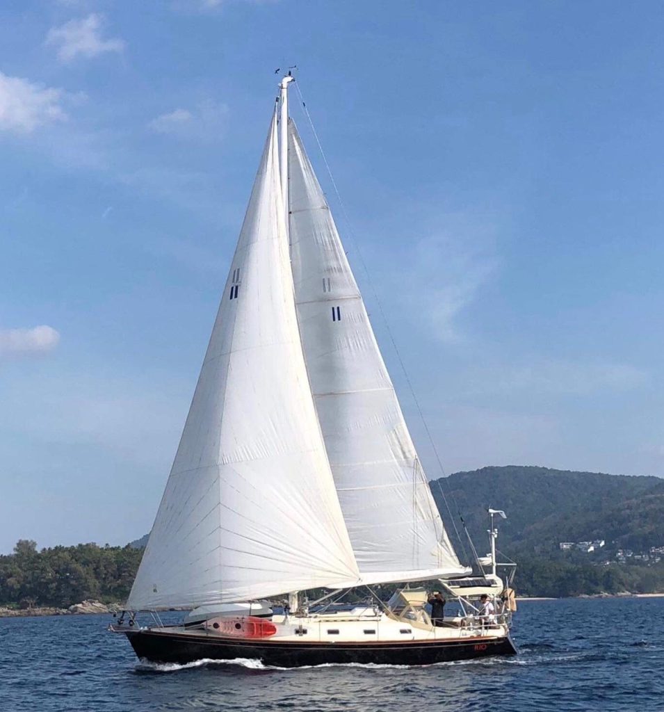 Carbon fiber mast and rigging detail on the Tartan 4300
