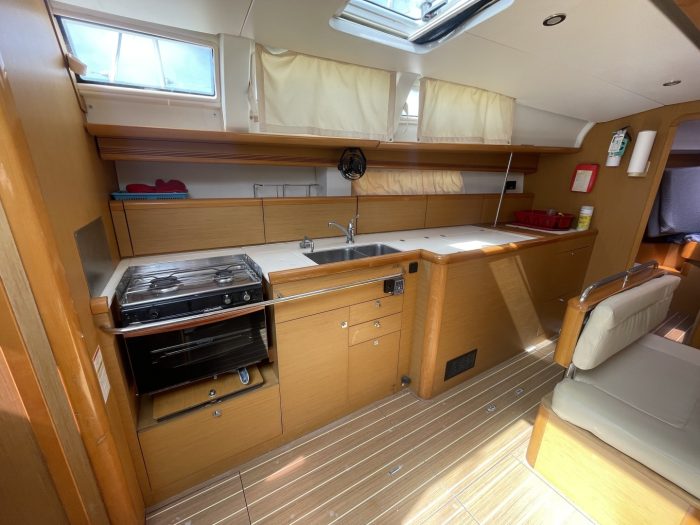 interior, Jeanneau 44, sailboat for sale