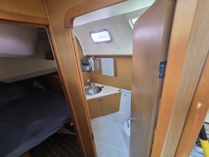 bath, Jeanneau 44, sailboat for sale