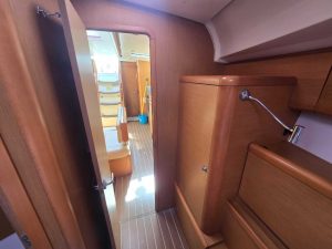 interior, Jeanneau 44, sailboat for sale