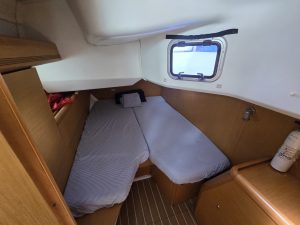 bed, Jeanneau 44, sailboat for sale