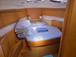 bed, Jeanneau 44, sailboat for sale