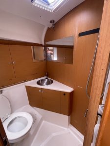 bath, Jeanneau 44, sailboat for sale