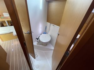 bath, Jeanneau 44, sailboat for sale