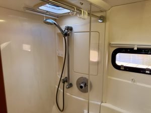 bath, Leopard 38, catamaran for sale