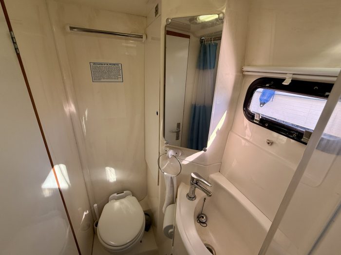 bath, Leopard 38, catamaran for sale