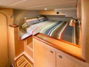 bed, Tennant, power catamaran for sale