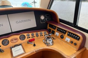 helm, Tennant, power catamaran for sale