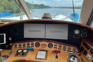helm, Tennant, power catamaran for sale