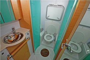 bath, Lagoon 500, catamaran for sale