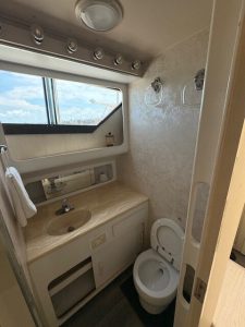 bath, Hatteras 70, trawler for sale