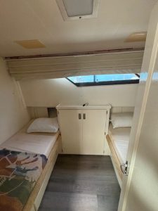 bed, Hatteras 70, trawler for sale