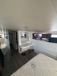 bed, Hatteras 70, trawler for sale