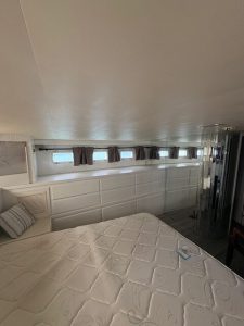 bed, Hatteras 70, trawler for sale
