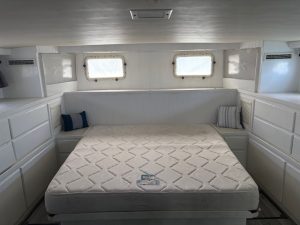 bed, Hatteras 70, trawler for sale