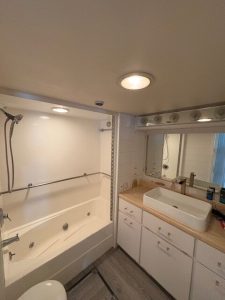 bath, Hatteras 70, trawler for sale
