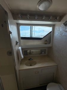 bath, Hatteras 70, trawler for sale