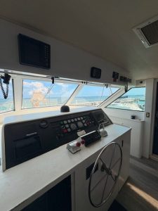 helm, Hatteras 70, trawler for sale