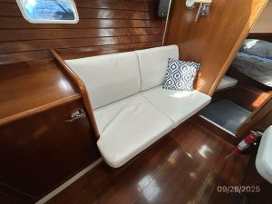 salon, Beneteau 381, sailboat for sale