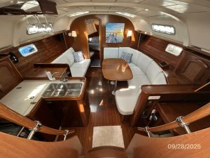 salon, Beneteau 381, sailboat for sale