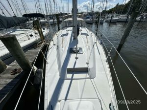 deck, Beneteau 381, sailboat for sale