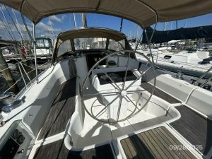 helm, Beneteau 381, sailboat for sale
