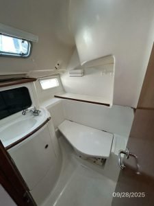 bath, Beneteau 381, sailboat for sale
